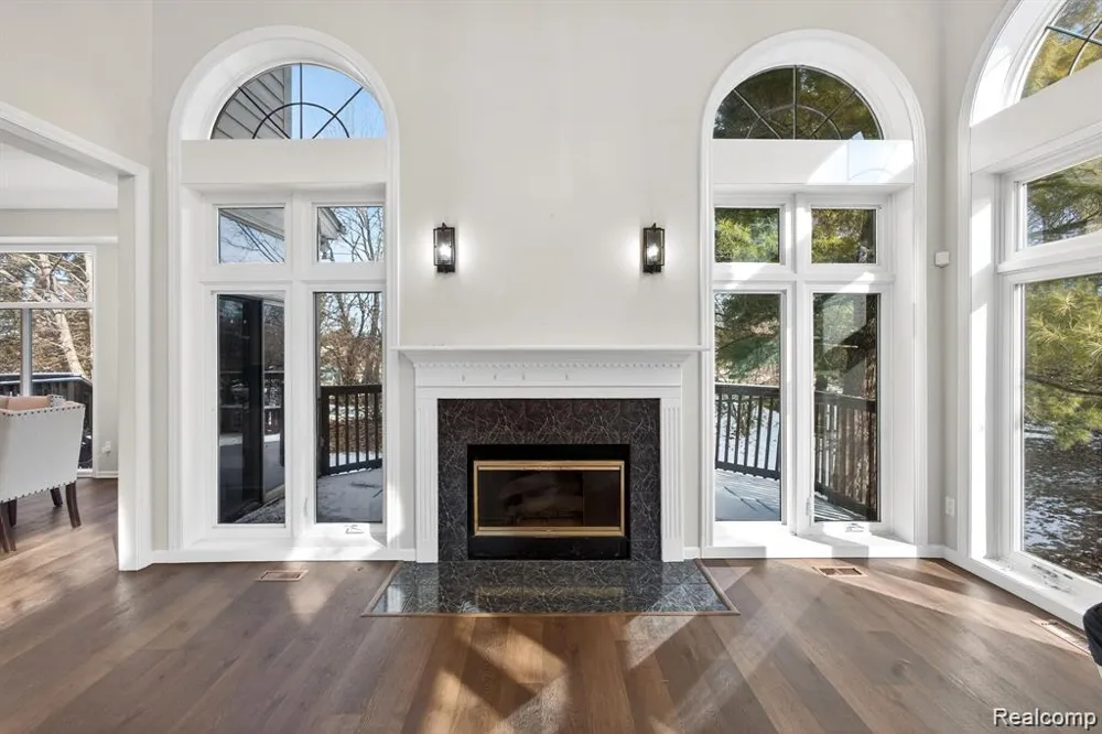 5874 Orchard Woods Drive West Bloomfield Charter Township, MI 48324