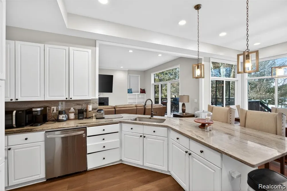 5874 Orchard Woods Drive West Bloomfield Charter Township, MI 48324