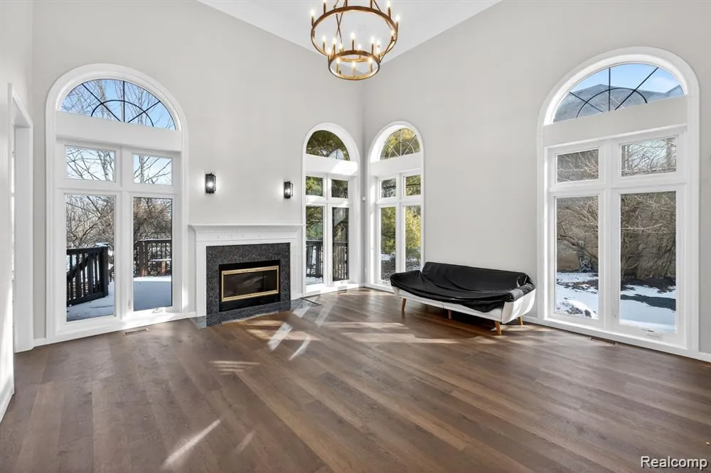 5874 Orchard Woods Drive West Bloomfield Charter Township, MI 48324