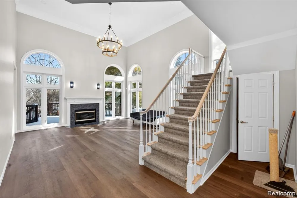 5874 Orchard Woods Drive West Bloomfield Charter Township, MI 48324