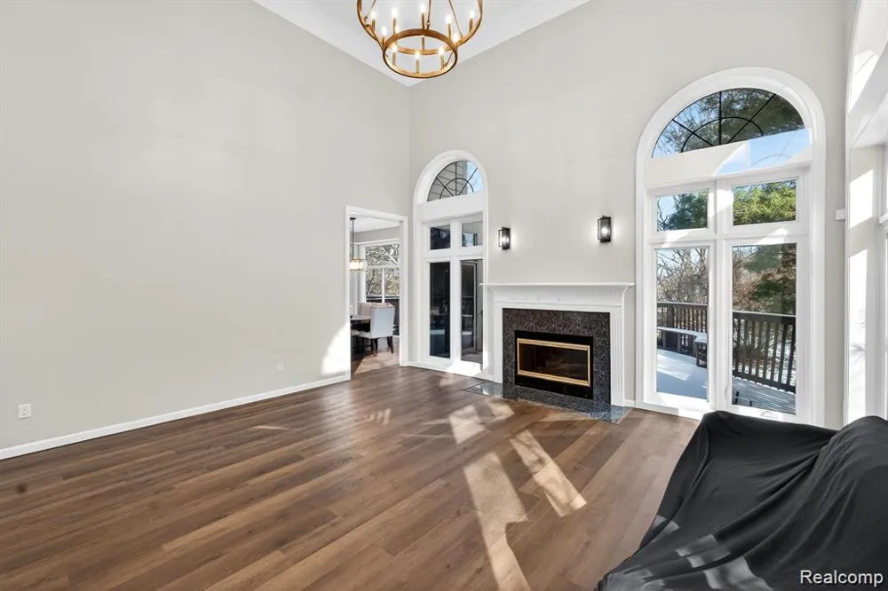 5874 Orchard Woods Drive West Bloomfield Charter Township, MI 48324