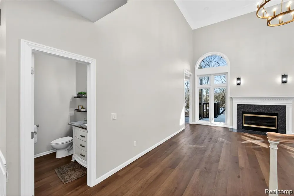 5874 Orchard Woods Drive West Bloomfield Charter Township, MI 48324