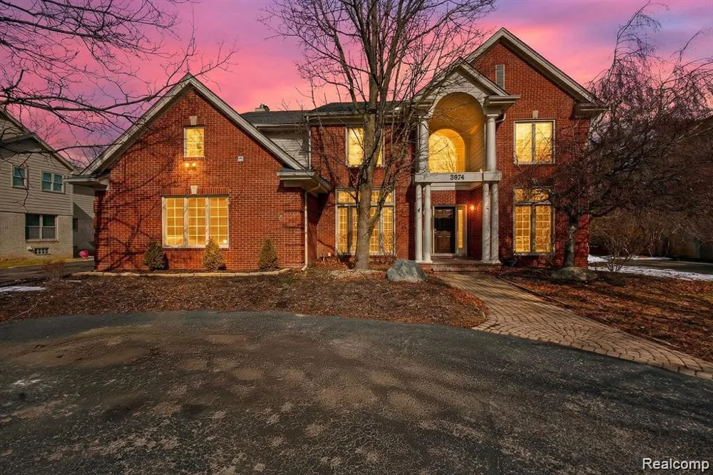 5874 Orchard Woods Drive West Bloomfield Charter Township, MI 48324