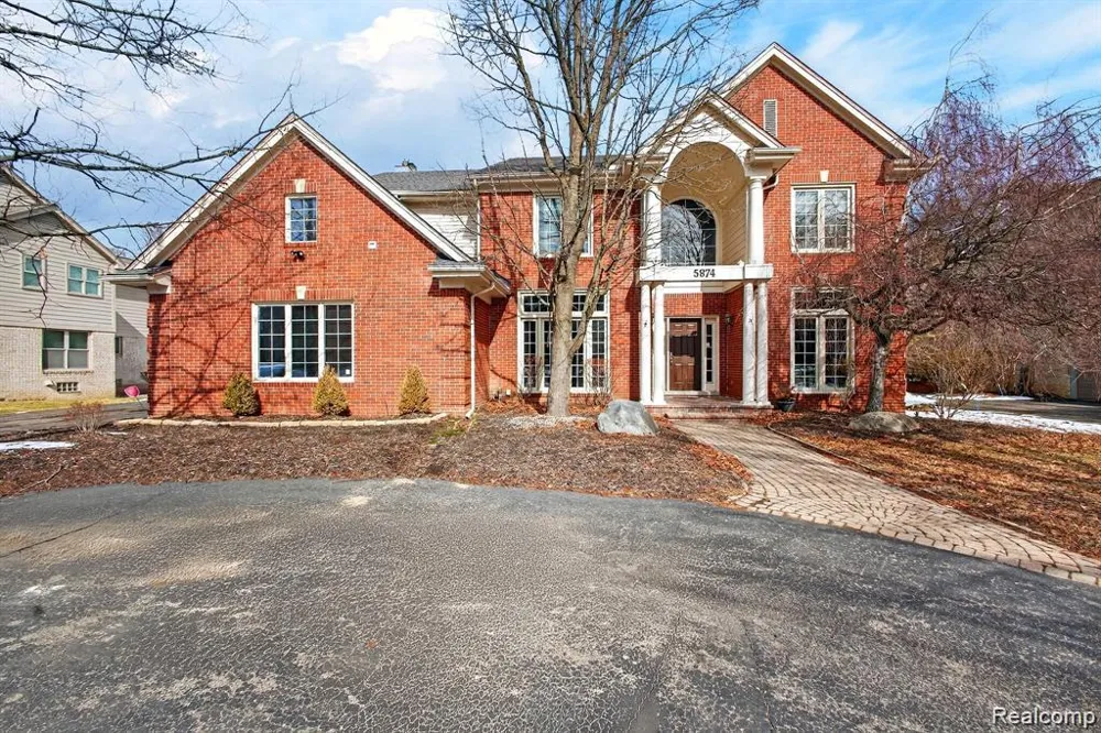5874 Orchard Woods Drive West Bloomfield Charter Township, MI 48324