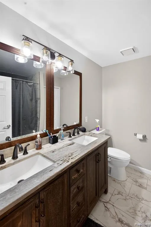 5874 Orchard Woods Drive West Bloomfield Charter Township, MI 48324