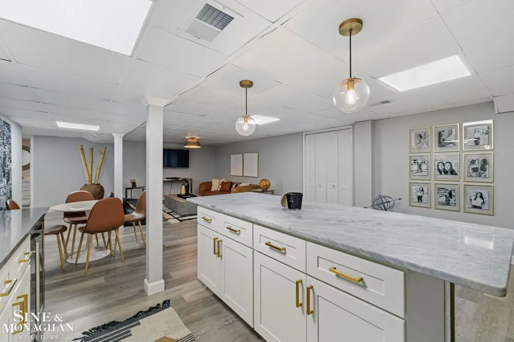 264 Grosse Pointe Boulevard Grosse Pointe Farms City, MI 48236