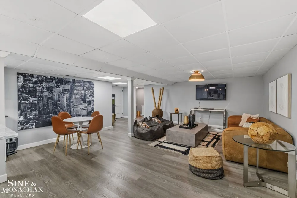 264 Grosse Pointe Boulevard Grosse Pointe Farms City, MI 48236