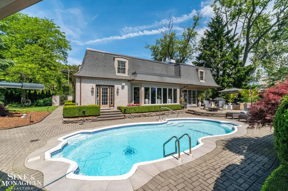 264 Grosse Pointe Boulevard Grosse Pointe Farms City, MI 48236
