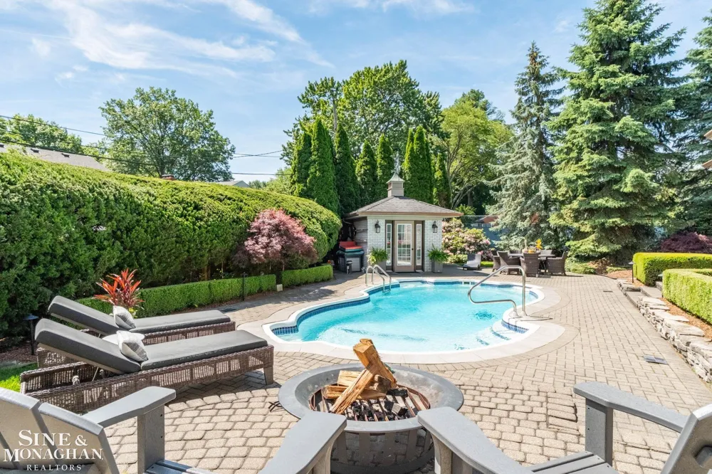 264 Grosse Pointe Boulevard Grosse Pointe Farms City, MI 48236
