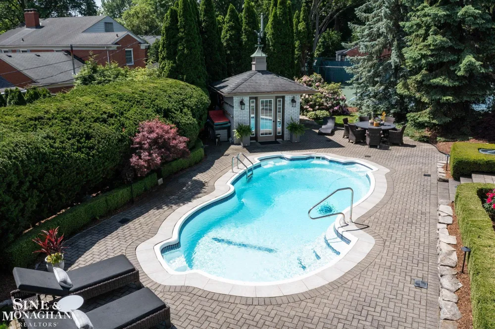 264 Grosse Pointe Boulevard Grosse Pointe Farms City, MI 48236