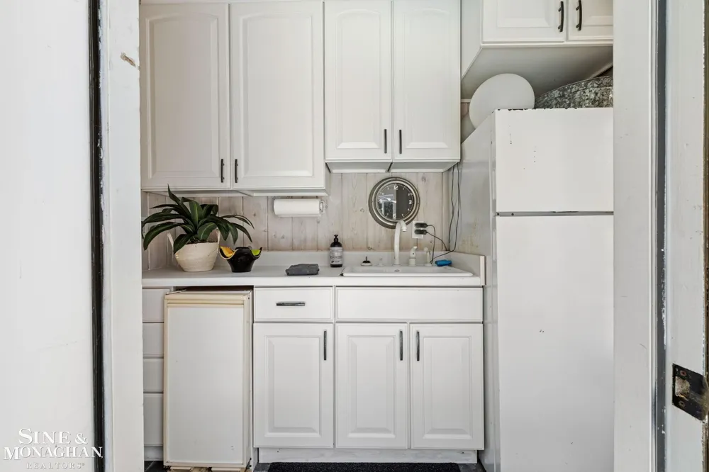 264 Grosse Pointe Boulevard Grosse Pointe Farms City, MI 48236