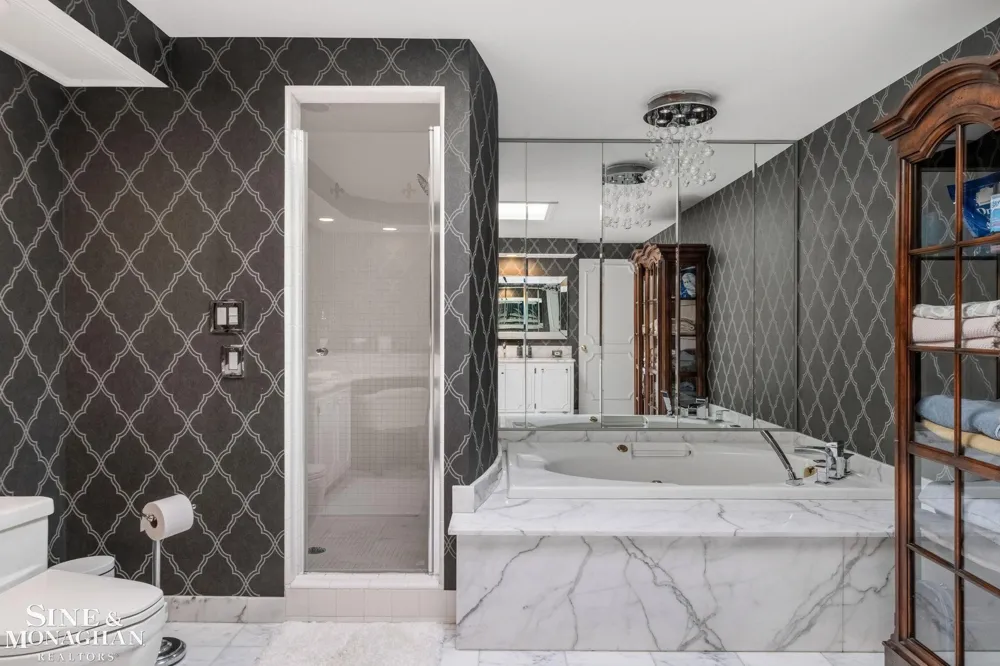 264 Grosse Pointe Boulevard Grosse Pointe Farms City, MI 48236