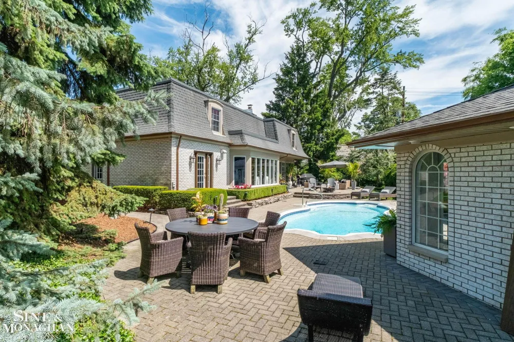 264 Grosse Pointe Boulevard Grosse Pointe Farms City, MI 48236