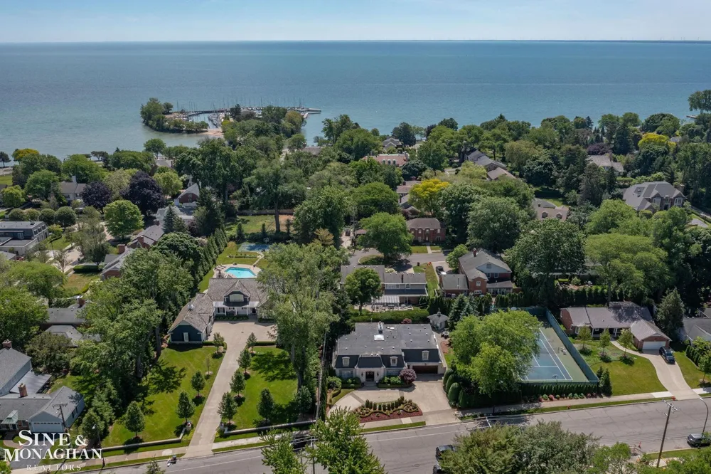 264 Grosse Pointe Boulevard Grosse Pointe Farms City, MI 48236