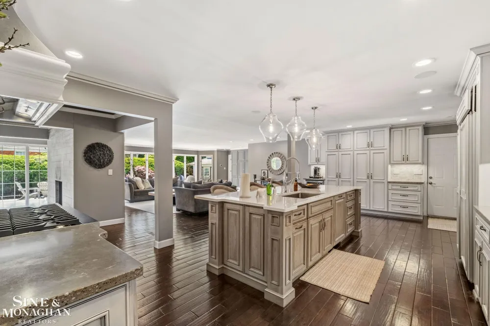 264 Grosse Pointe Boulevard Grosse Pointe Farms City, MI 48236