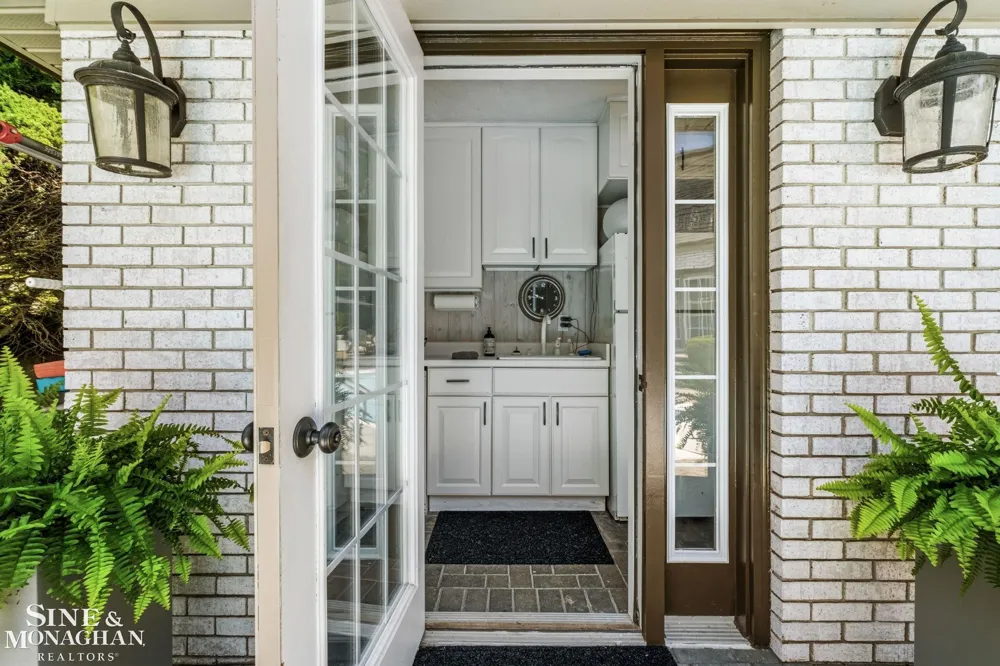 264 Grosse Pointe Boulevard Grosse Pointe Farms City, MI 48236