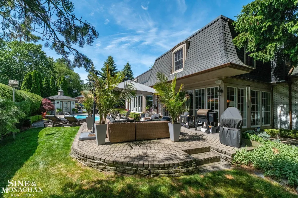 264 Grosse Pointe Boulevard Grosse Pointe Farms City, MI 48236