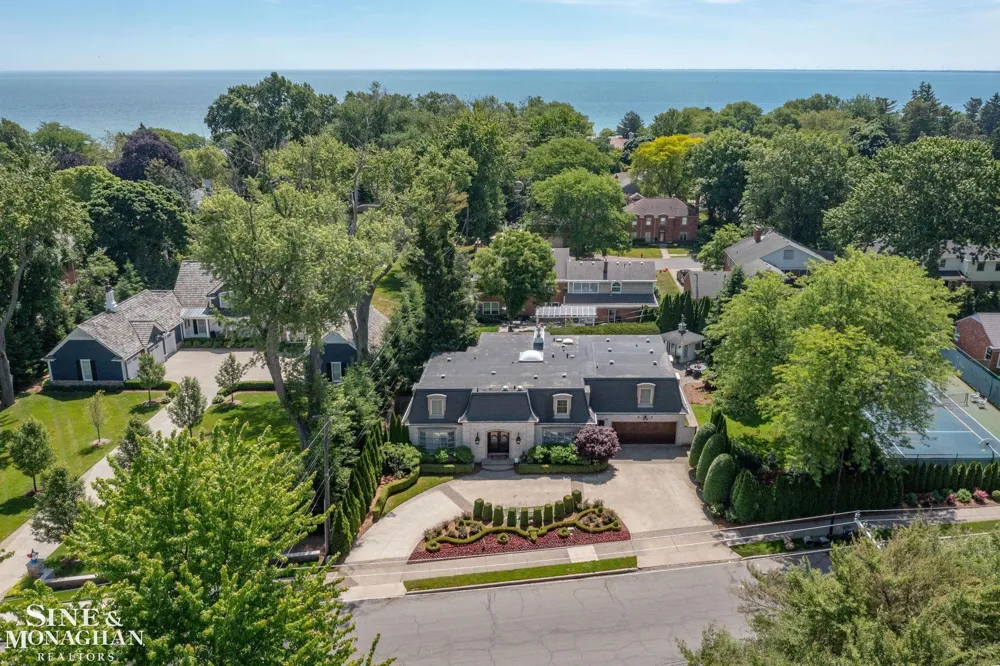 264 Grosse Pointe Boulevard Grosse Pointe Farms City, MI 48236