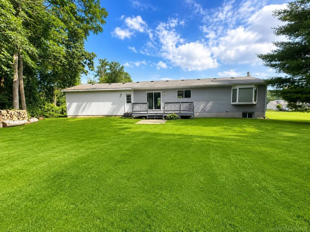 3587 Keewahdin Road Fort Gratiot Charter Township, MI 74032