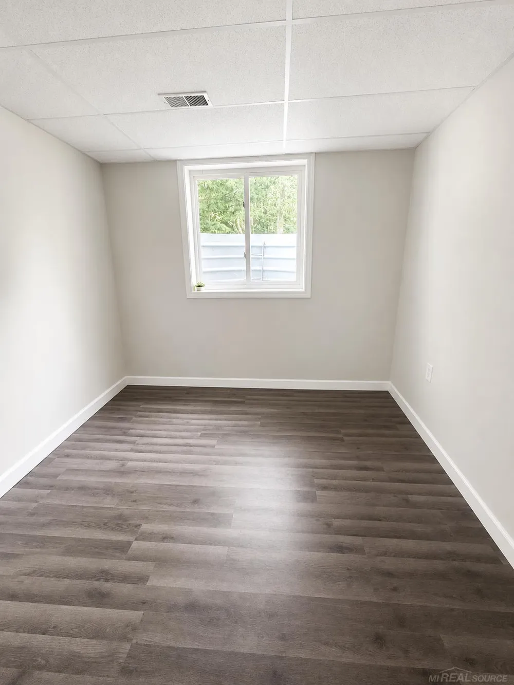 3587 Keewahdin Road Fort Gratiot Charter Township, MI 74032