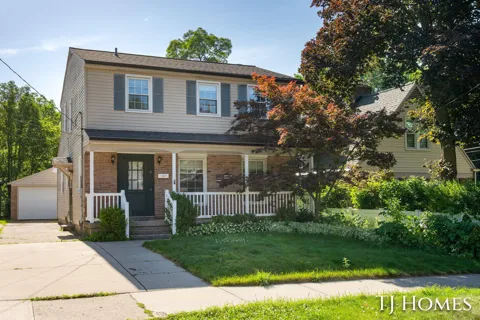 8 Wallinwood Avenue NE