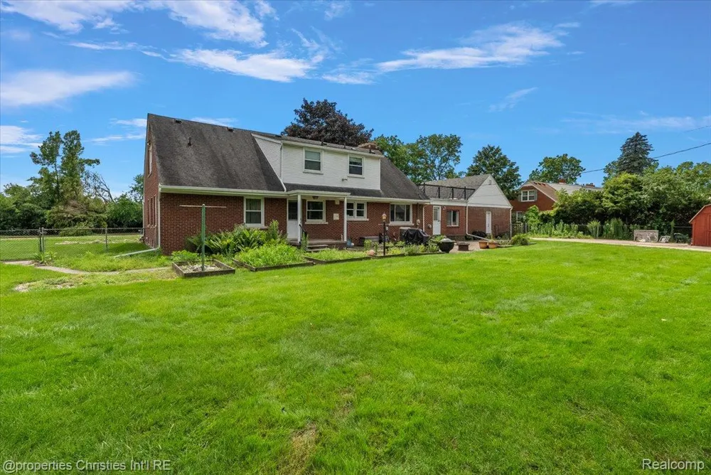 14700 Fox Redford Charter Township, MI 48239