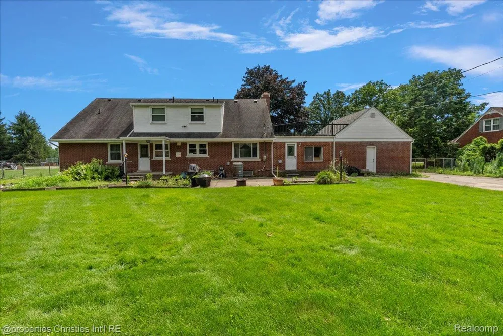 14700 Fox Redford Charter Township, MI 48239
