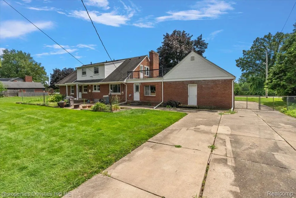 14700 Fox Redford Charter Township, MI 48239