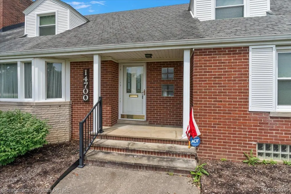 14700 Fox Redford Charter Township, MI 48239