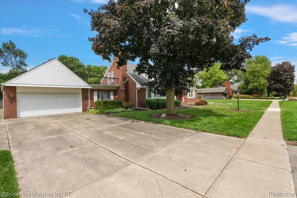 14700 Fox Redford Charter Township, MI 48239