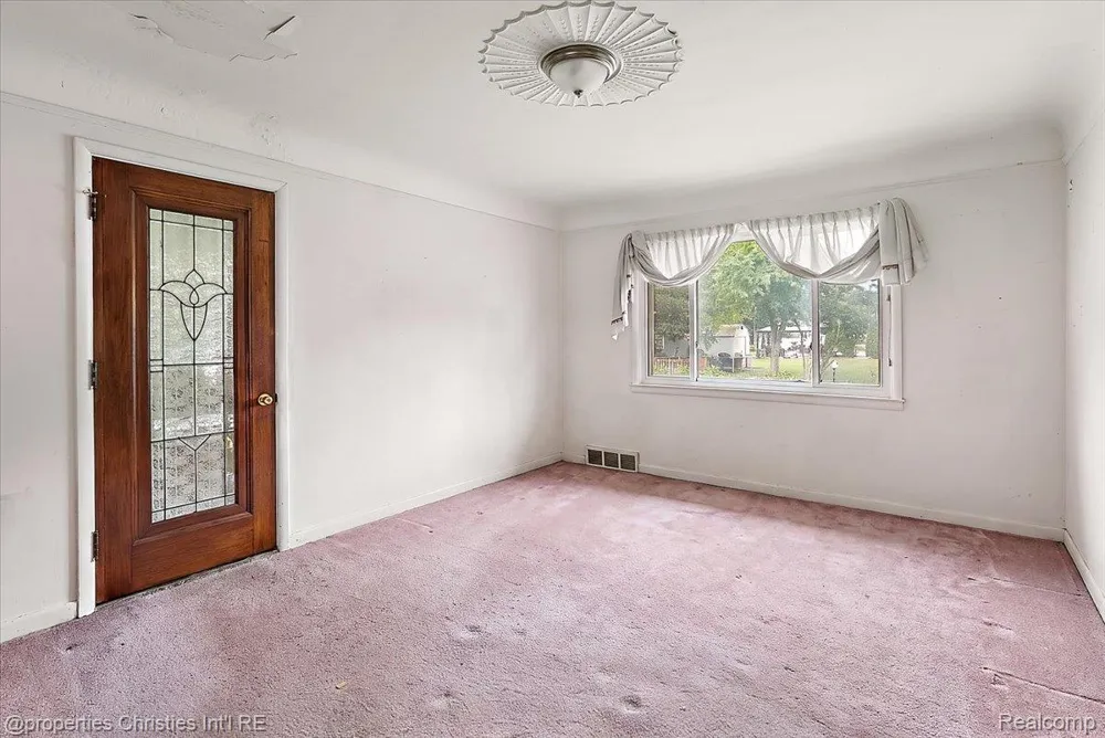 14700 Fox Redford Charter Township, MI 48239