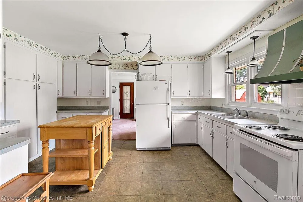 14700 Fox Redford Charter Township, MI 48239