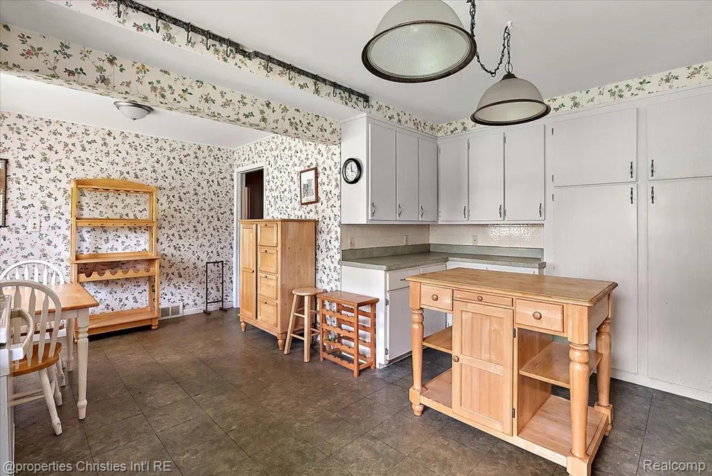 14700 Fox Redford Charter Township, MI 48239