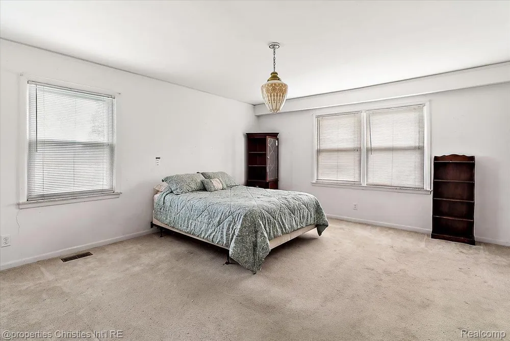 14700 Fox Redford Charter Township, MI 48239