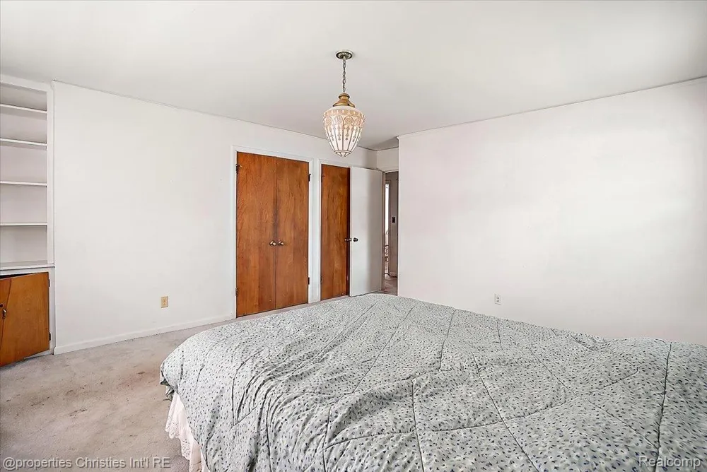 14700 Fox Redford Charter Township, MI 48239