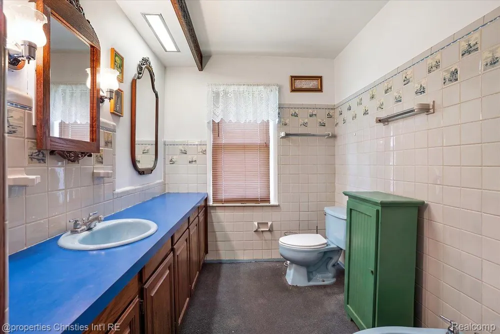 14700 Fox Redford Charter Township, MI 48239