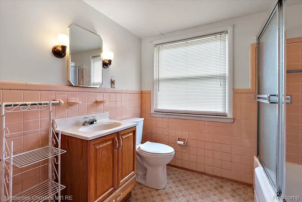 14700 Fox Redford Charter Township, MI 48239