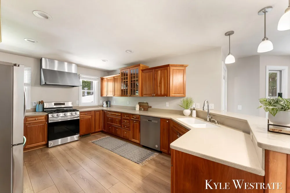 6334 Red Rock Court Norton Shores City, MI 49444