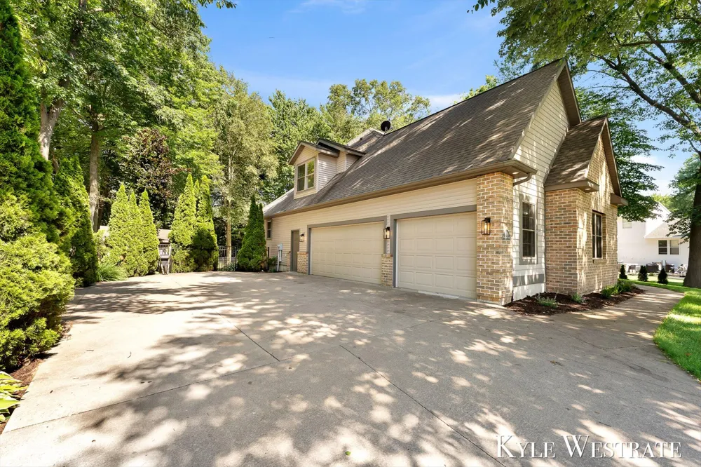 6334 Red Rock Court Norton Shores City, MI 49444