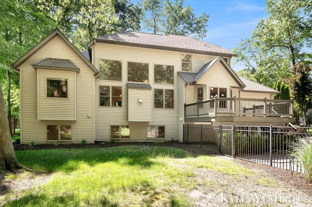 6334 Red Rock Court Norton Shores City, MI 49444