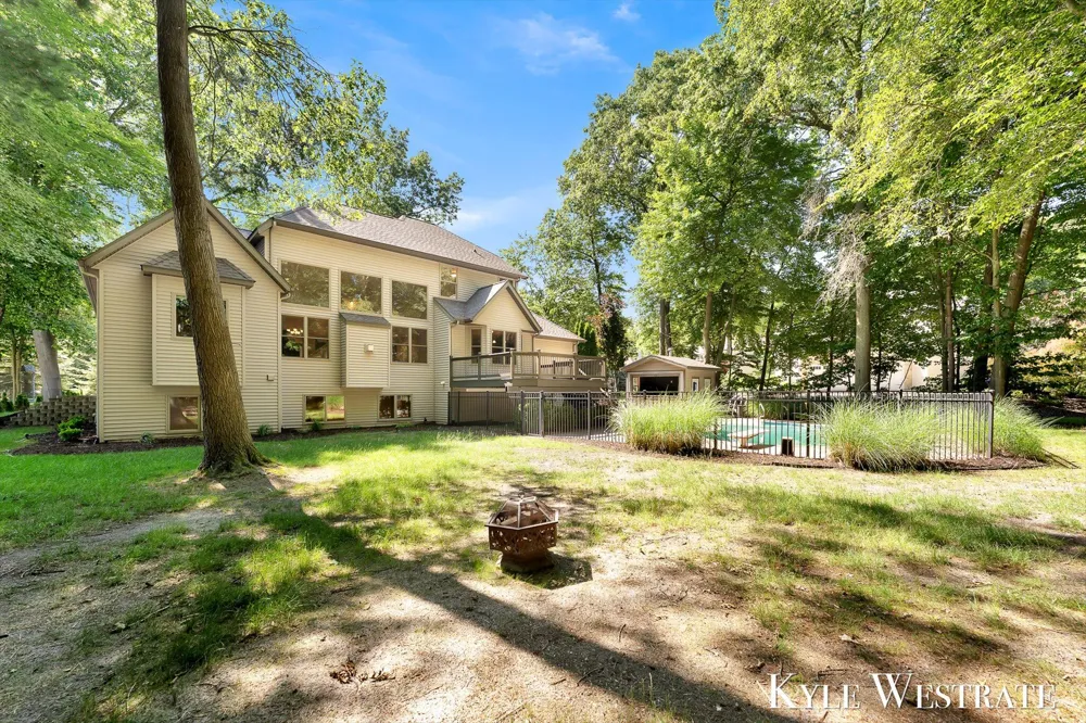 6334 Red Rock Court Norton Shores City, MI 49444