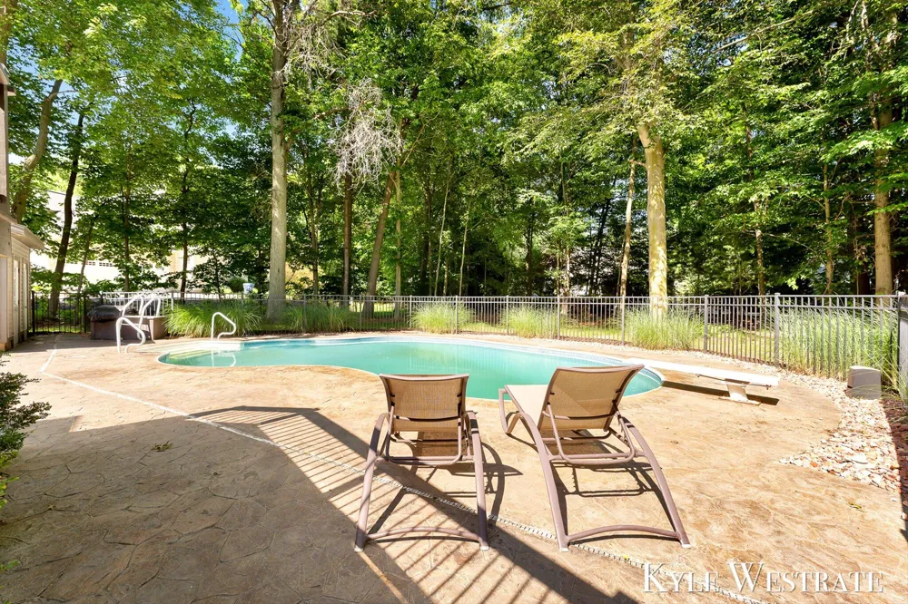 6334 Red Rock Court Norton Shores City, MI 49444