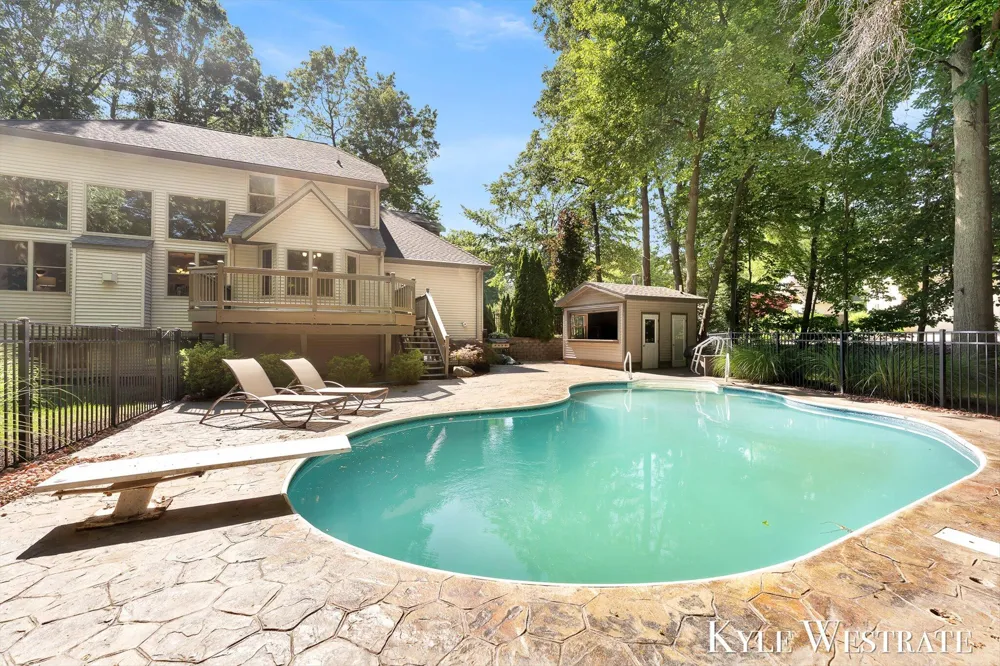 6334 Red Rock Court Norton Shores City, MI 49444
