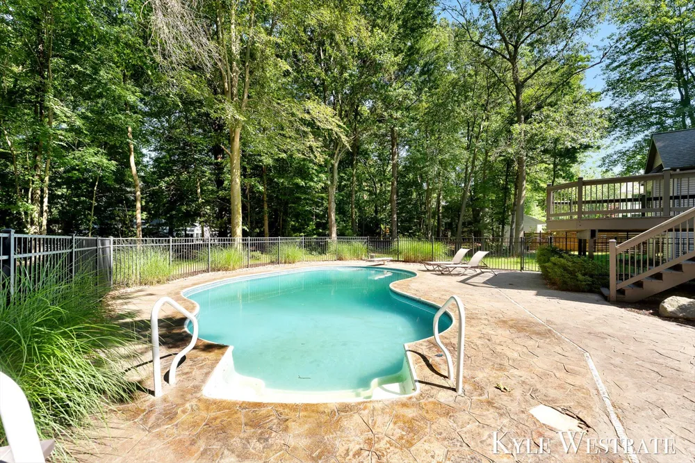 6334 Red Rock Court Norton Shores City, MI 49444