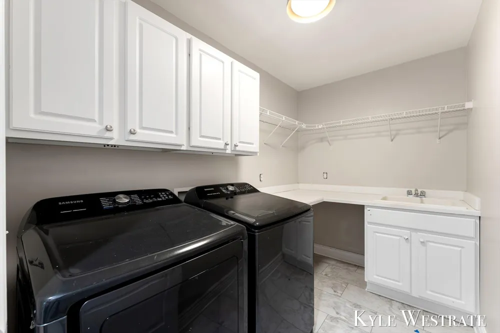 6334 Red Rock Court Norton Shores City, MI 49444