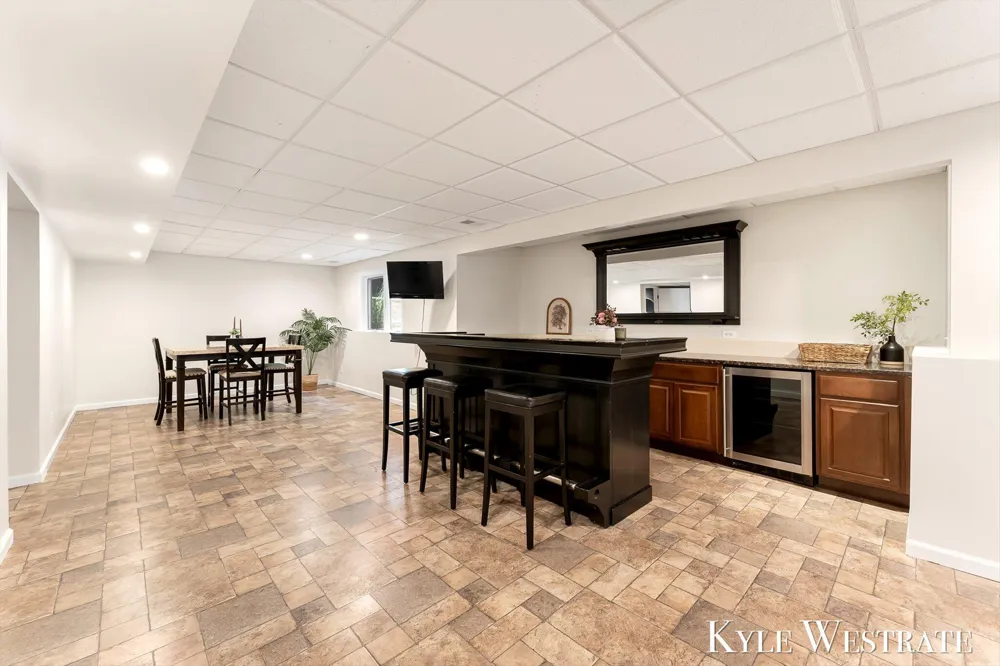 6334 Red Rock Court Norton Shores City, MI 49444
