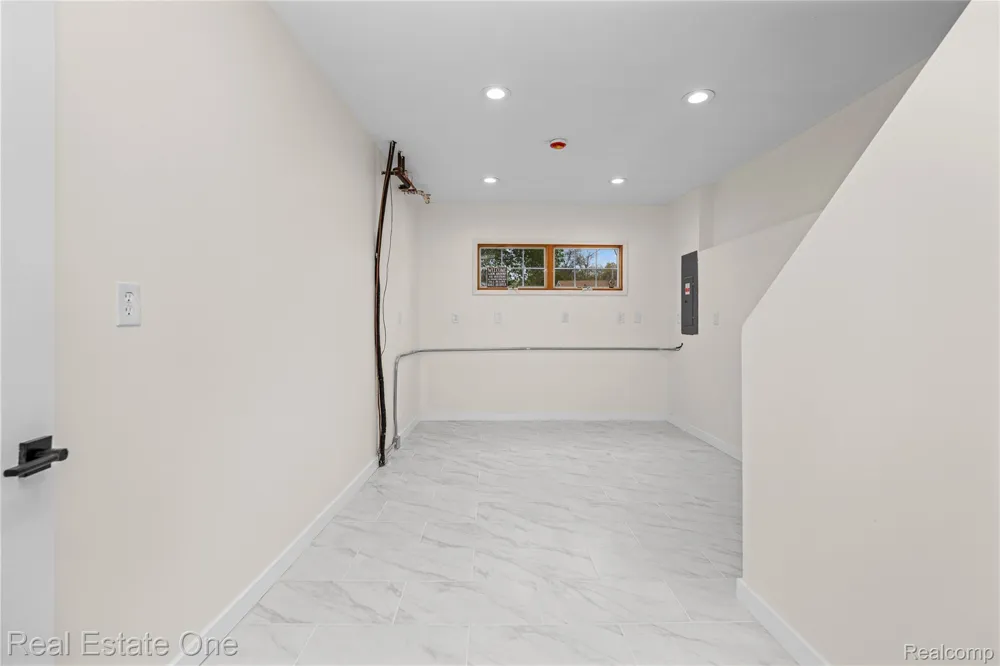 9047 Gale Road White Lake Charter Township, MI 48386