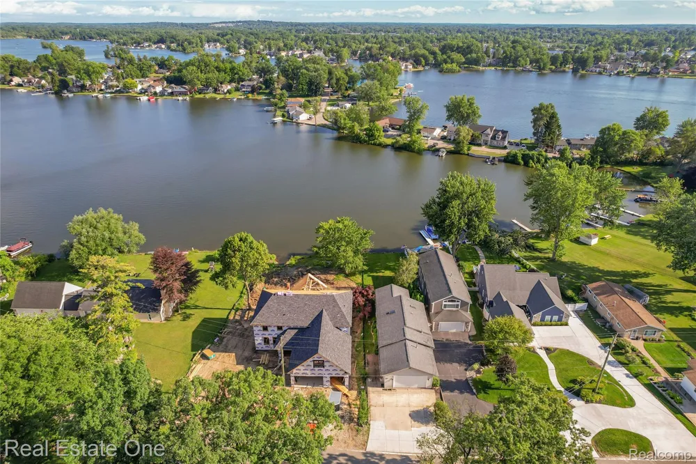 9047 Gale Road White Lake Charter Township, MI 48386