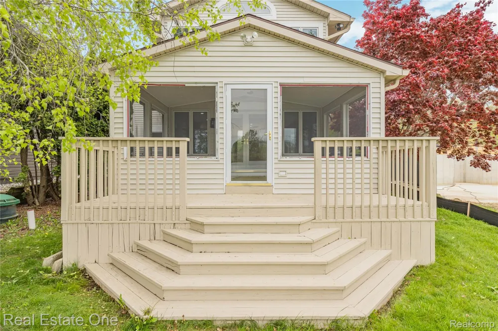 9047 Gale Road White Lake Charter Township, MI 48386
