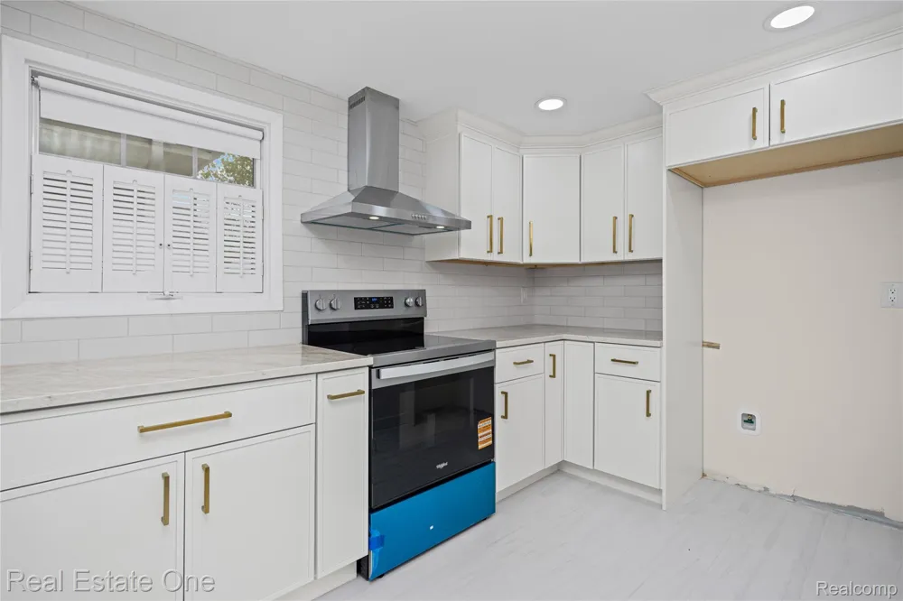 9047 Gale Road White Lake Charter Township, MI 48386